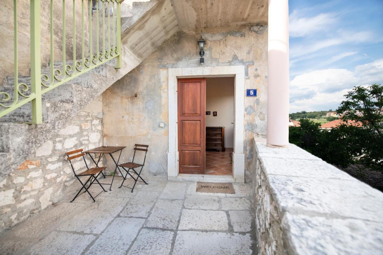 Old Town Studio And Apartment Vrsar Exterior foto