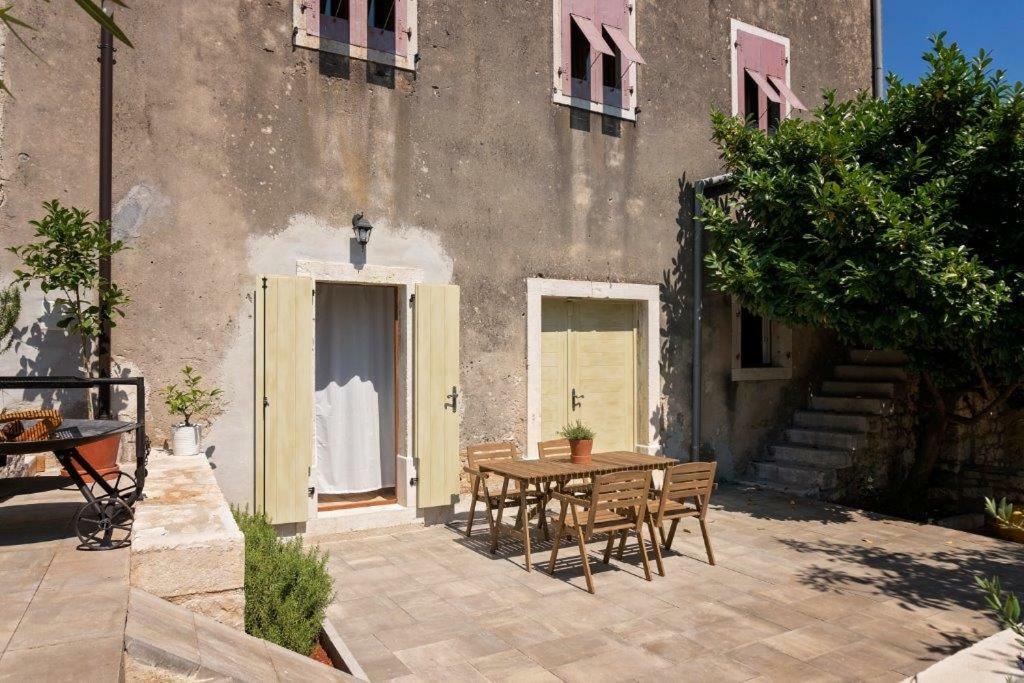 Old Town Studio And Apartment Vrsar Exterior foto