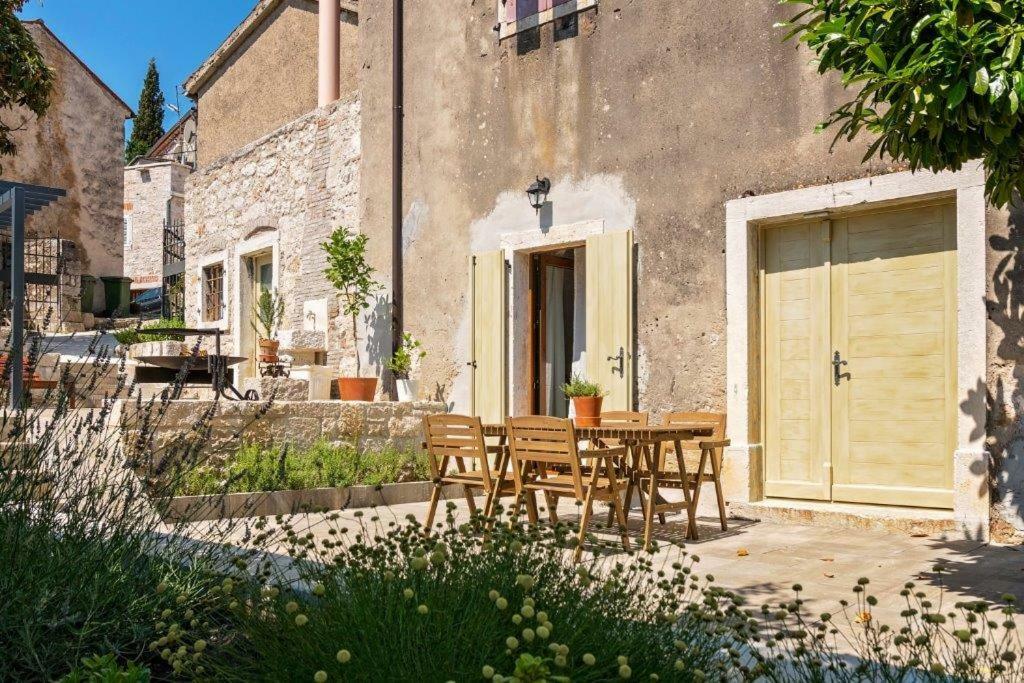 Old Town Studio And Apartment Vrsar Exterior foto