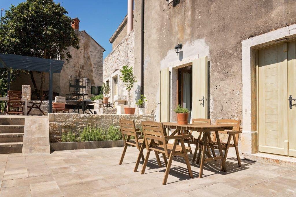 Old Town Studio And Apartment Vrsar Exterior foto