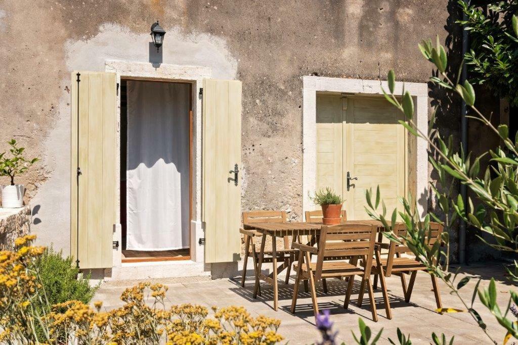 Old Town Studio And Apartment Vrsar Exterior foto